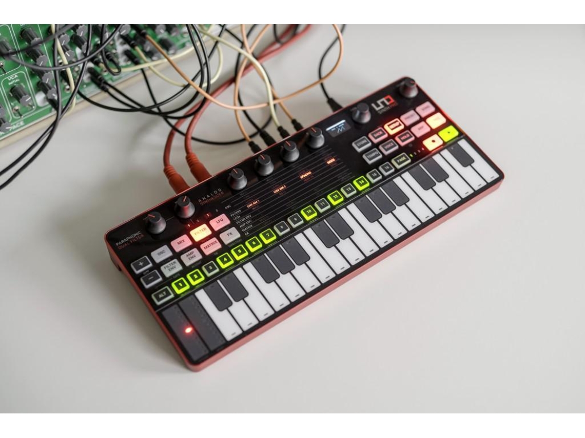 Sintetizador Ik Multimedia Uno Synth Pro Desktop