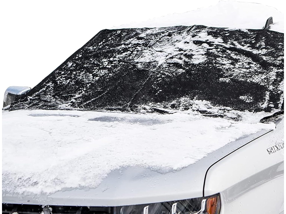 Camada protetora contra neve para o para-brisa do carro.