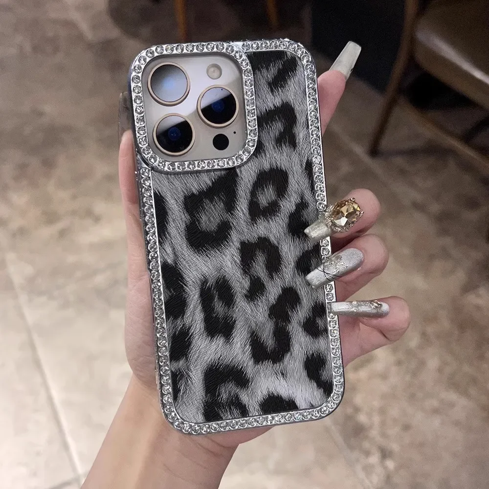 Capa Para Celular (iphone 15 Cinza) Com Estampa De Pele, Resistente A Choques E Impactos.