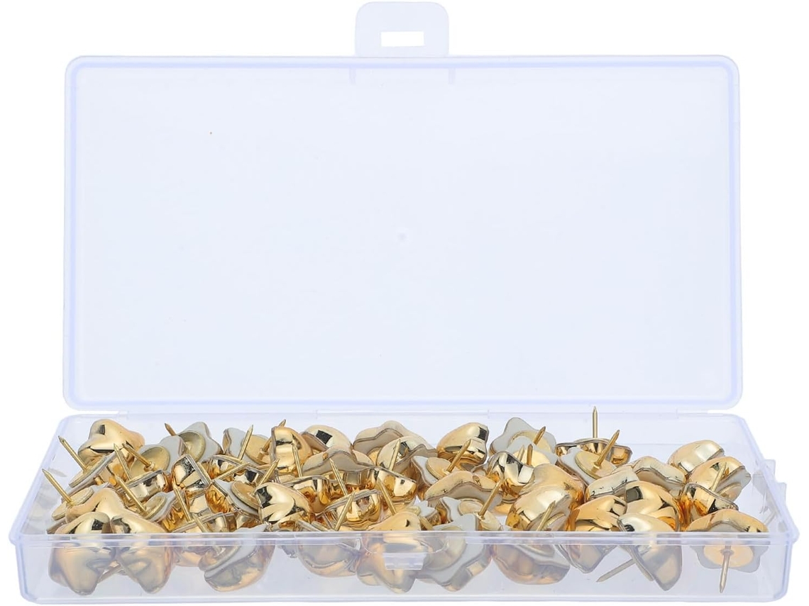 Conjunto de 50 tachinas douradas com cabeça redonda em formato pentagonal, acabamento eletrogalvanizado exclusivo.