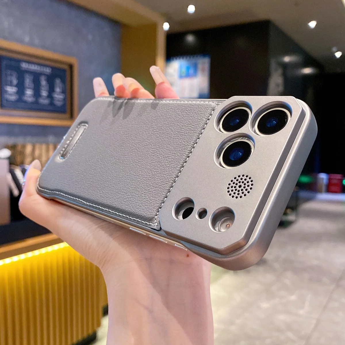 Capa Para Iphone 16 Pro Max Cinza, Em Couro Genuíno Sem Moldura E Com Aroma, Com Função Magnética.