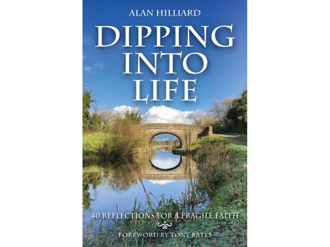 Livro Dipping into Life de Alan Hilliard (Inglês)