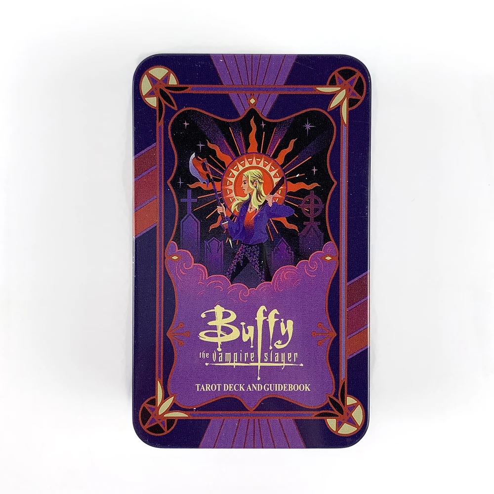 Baralho de Tarô Buffy The Vampire Hunter Roxo, Embalagem em Lata, Inclui Guia em Papel, Bordas com Detalhes em Dourado. MDUG