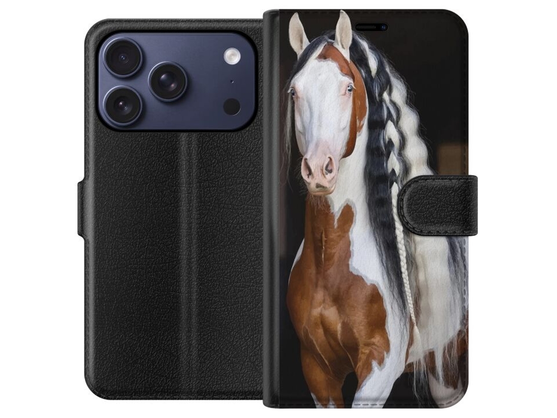 Capa Carteira Compatível Com Apple Iphone 17 Pro. Retrato Detalhado De Um Cavalo Com Crina Trançada Em Cores Naturais Sobre Fundo Escuro.