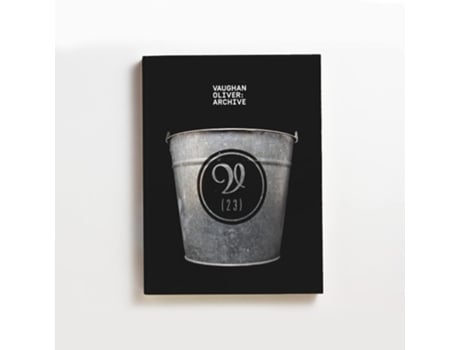 Livro Vaughan Oliver Archive de BROOK TONY/SHAUGHNES (Inglês - Capa Dura)