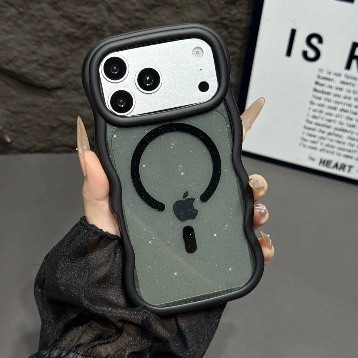 Capa Transparente Para Celular (iphone 17 Pro Max Preto) Com Bordas Macias, Resistente A Impactos E Com Fecho Magnético.