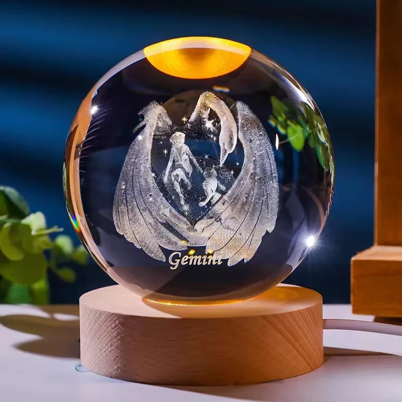 Bola de Cristal de 6,8cm com Doze Constelações, Base de Madeira com Led MDUG (gêmeos 8x8cm com Luzes)