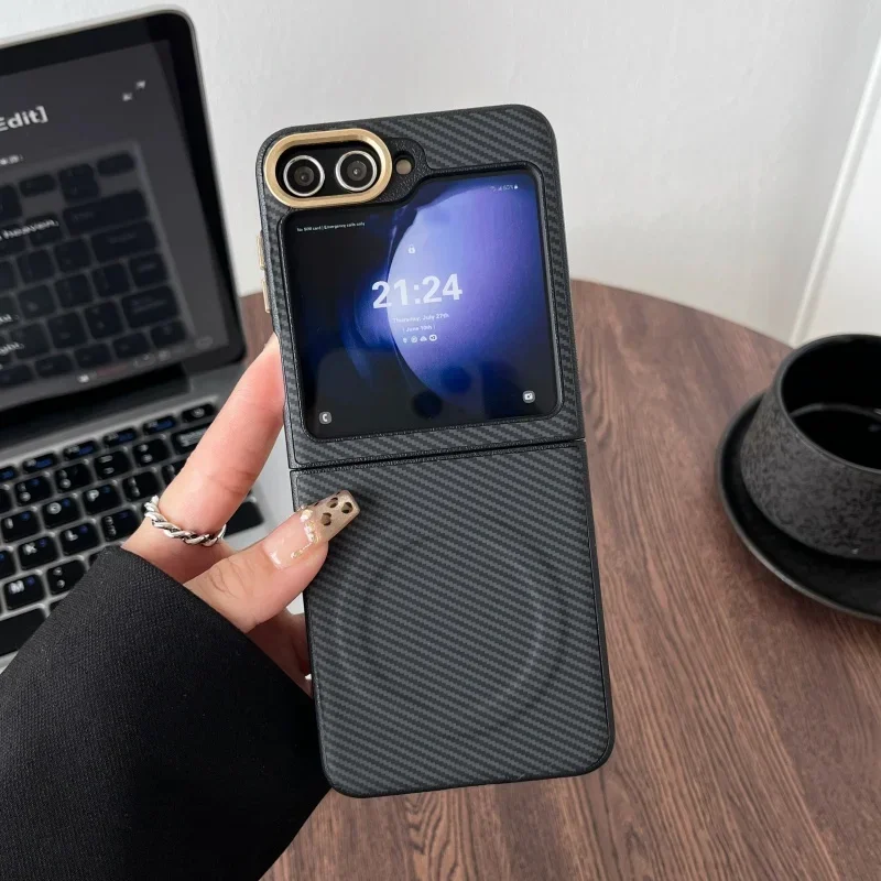 (preto, Galaxy Z Flip5) Capa De Celular Luxuosa E Ultrafina Em Fibra De Carbono Com Moldura Macia E Carregamento Sem Fio Magnético.