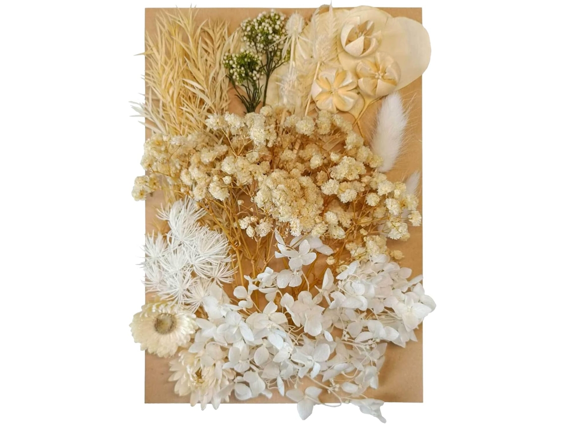 Flores e Folhas Secas Prensadas, Misturadas com uma Variedade de Flores Artificiais Decorativas Naturais, em Tons Bege. AQUAFORGE