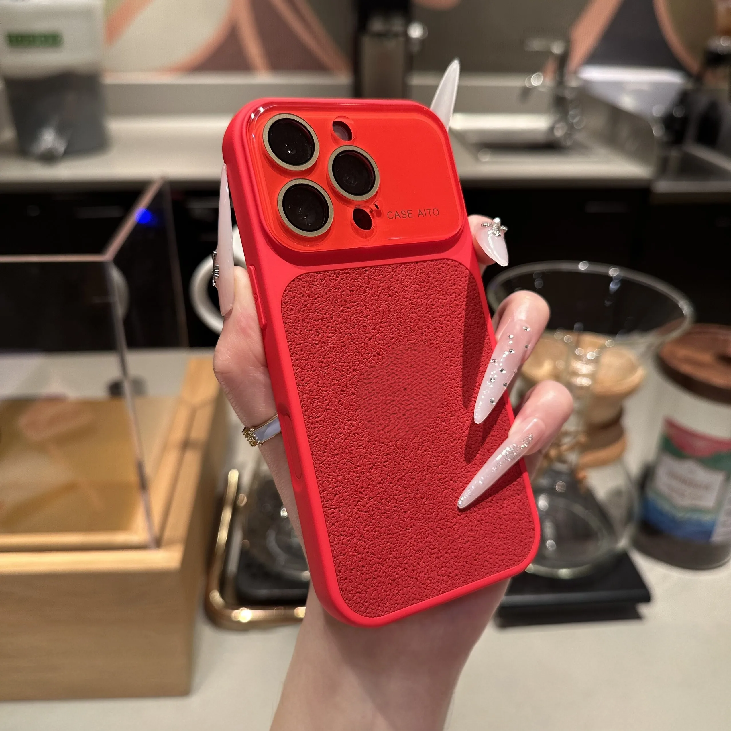 Capa Para Celular (iphone 16 Vermelho) Em Couro Pu Com Textura De Lichia E Janela Grande.