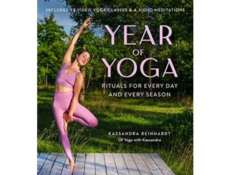 Livro Year of Yoga de Kassandra Reinhardt (Inglês)