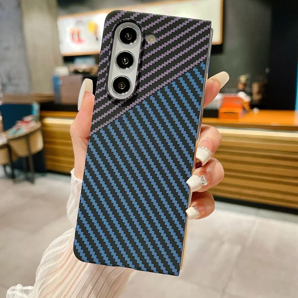 Capa Para Celular (galaxy Z Fold6 Azul-roxo) Com Textura De Fibra De Carbono, Feita De Material Rígido De Policarbonato.