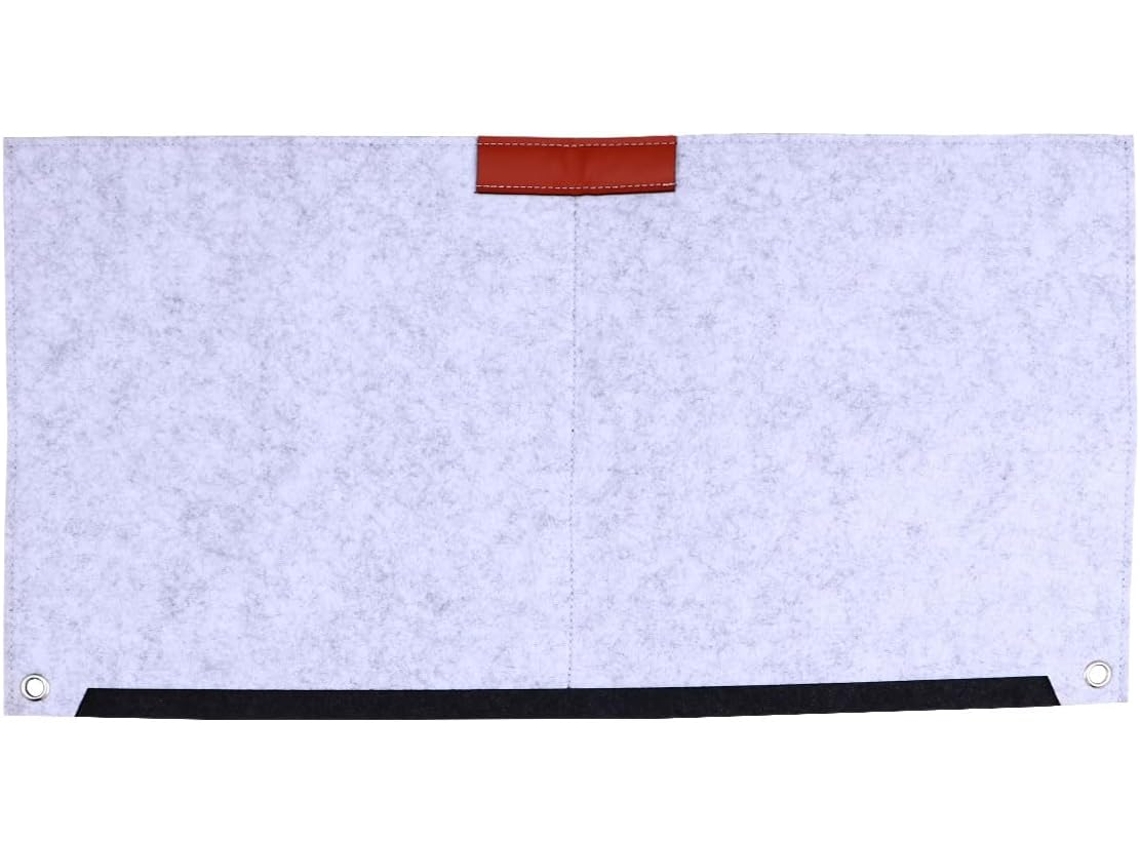 Mousepad Com Orifícios Redondos Grandes, Feito De Material Sintético Antiderrapante.