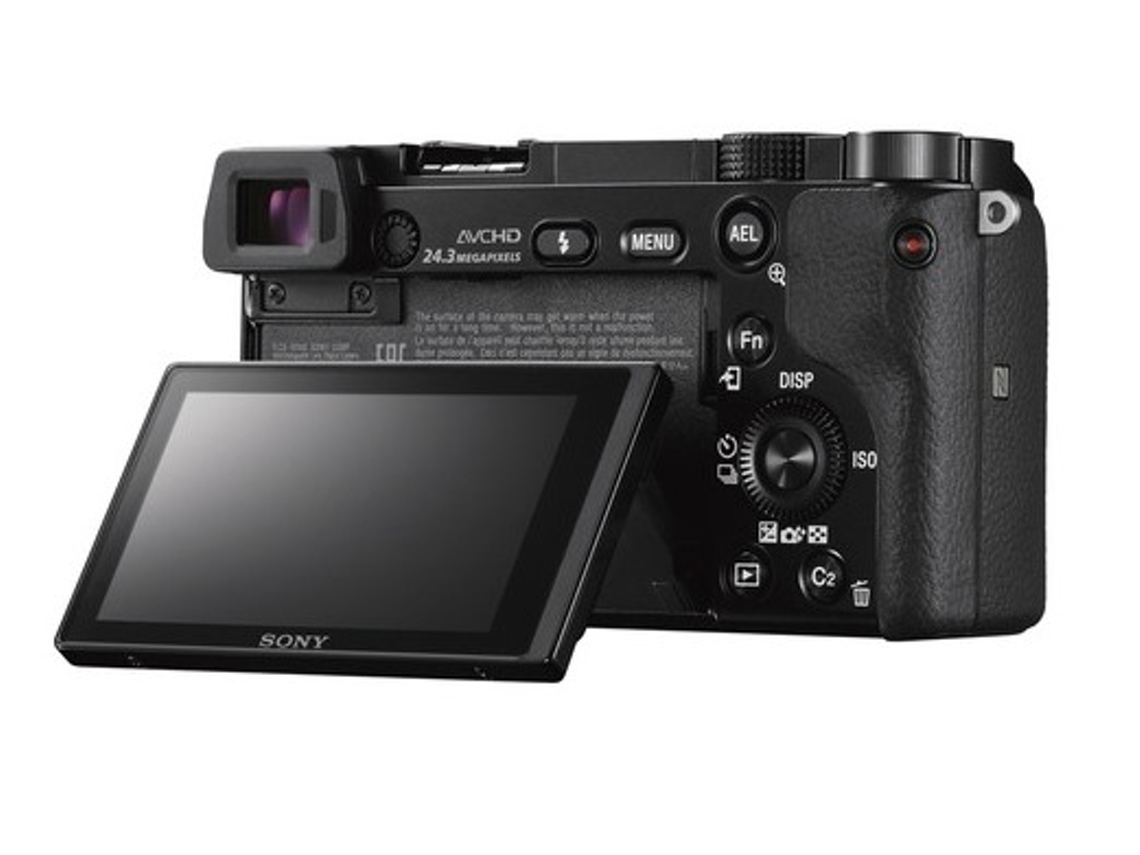 Máquina Fotográfica SONY  A6000  (APS-C)