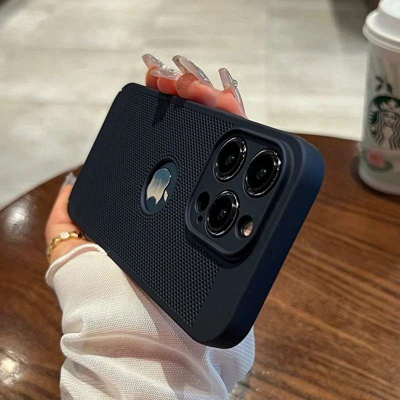 Capa Para Iphone 11 Pro Max Azul Com Dissipação De Calor E Estrutura Rígida Perfurada Em Policarbonato.