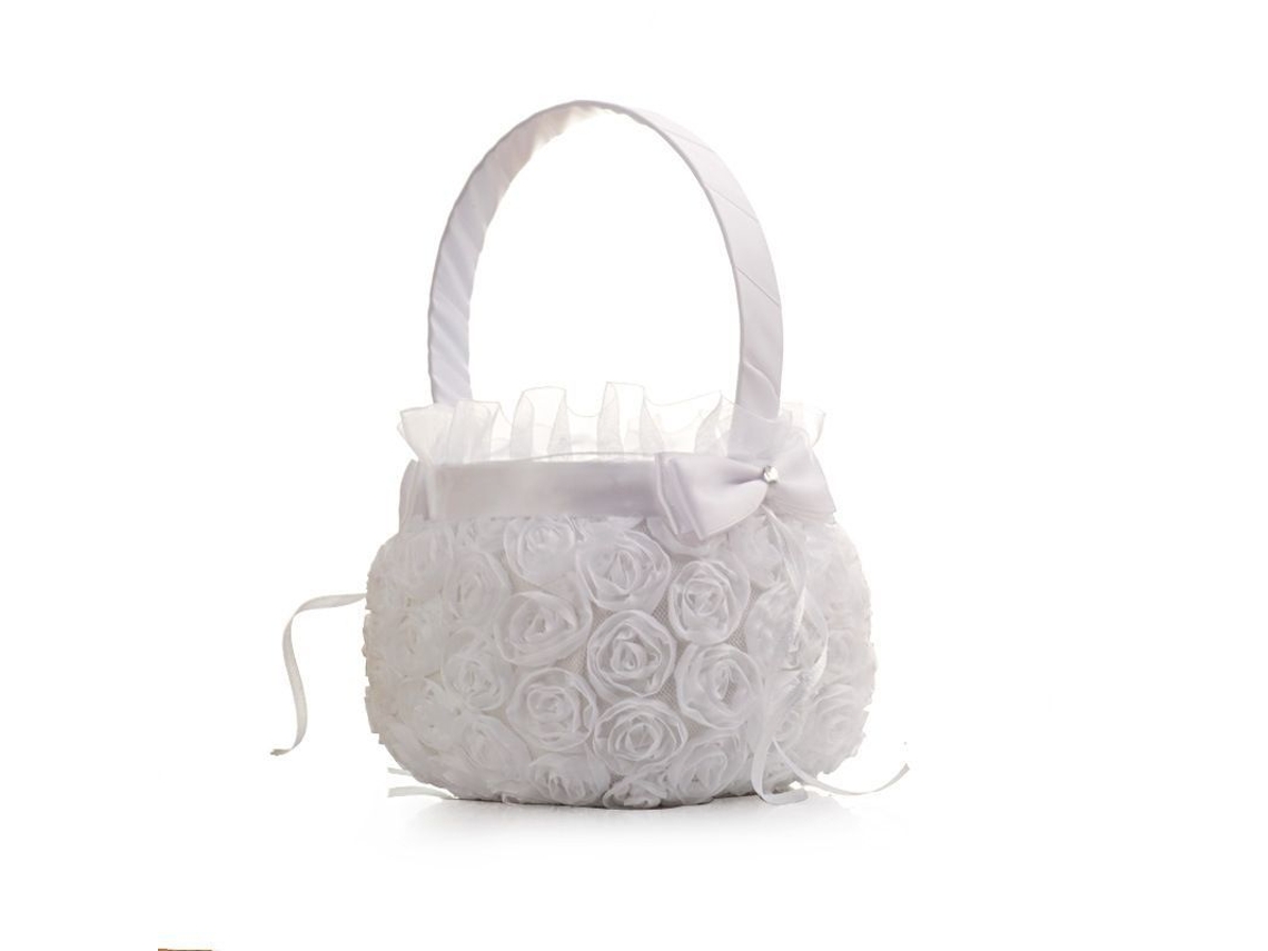 Cesta para daminha de honra com laço, decoração romântica para cerimônia e festa de casamento.