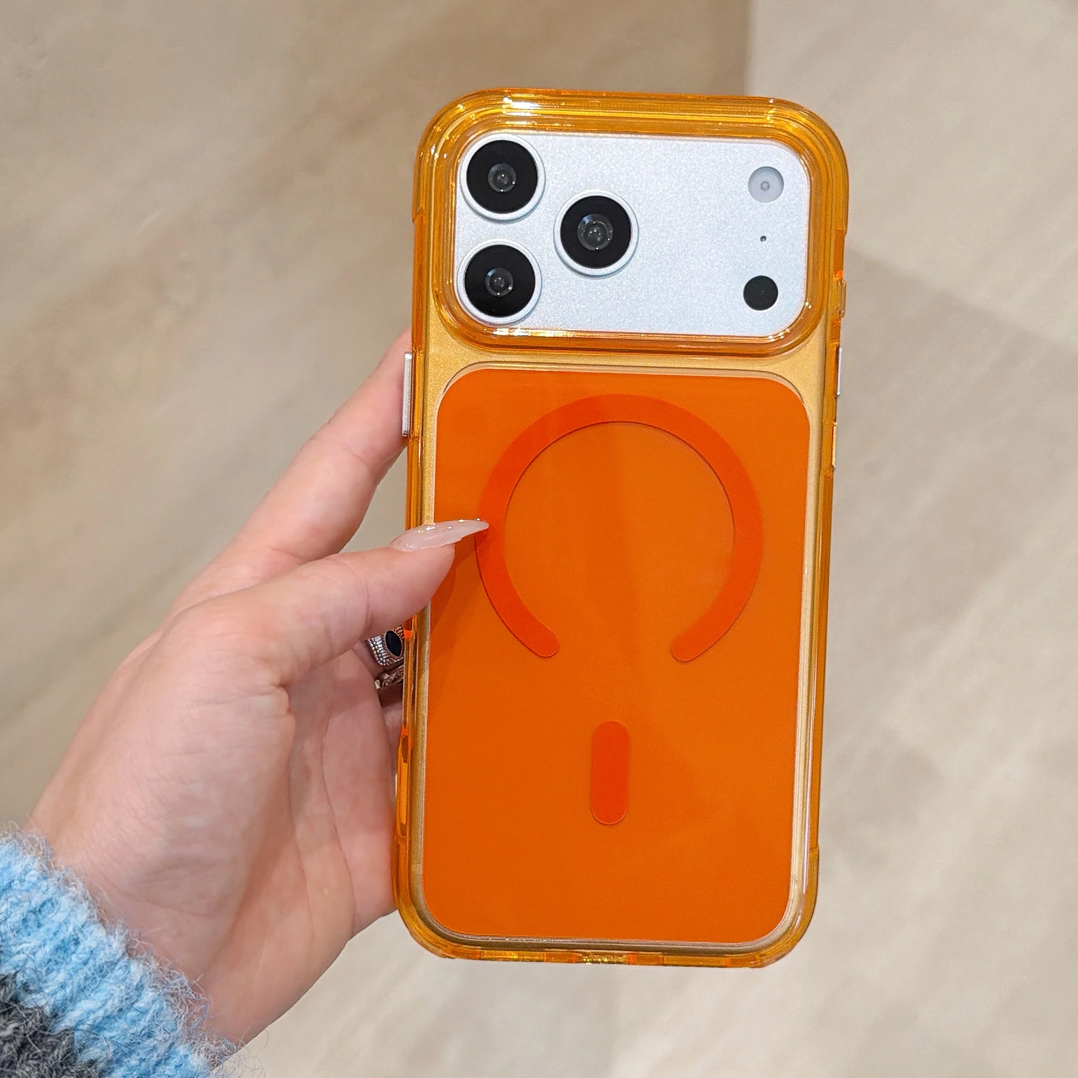 Capa Rígida (laranja Para Iphone 17), Compatível Com Carregamento Sem Fio, Resistente A Impactos.