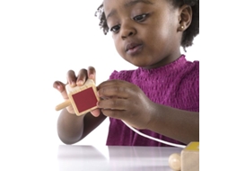 Brinquedo Educativo Guidecraft Para Montar Com Formas, Papelão Multicolorido.