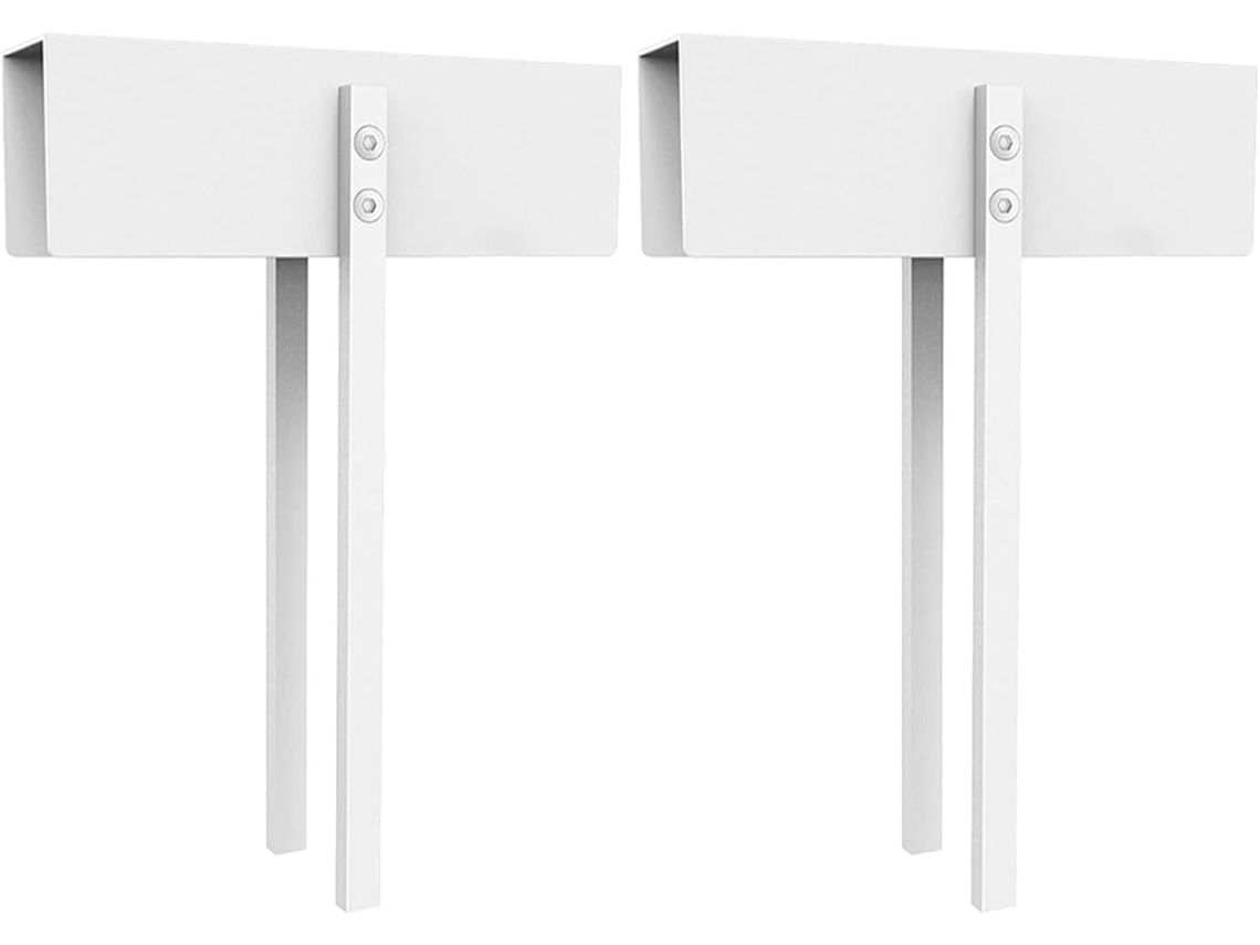 Portas com detalhes em aço inoxidável para portas de guarda-roupa.