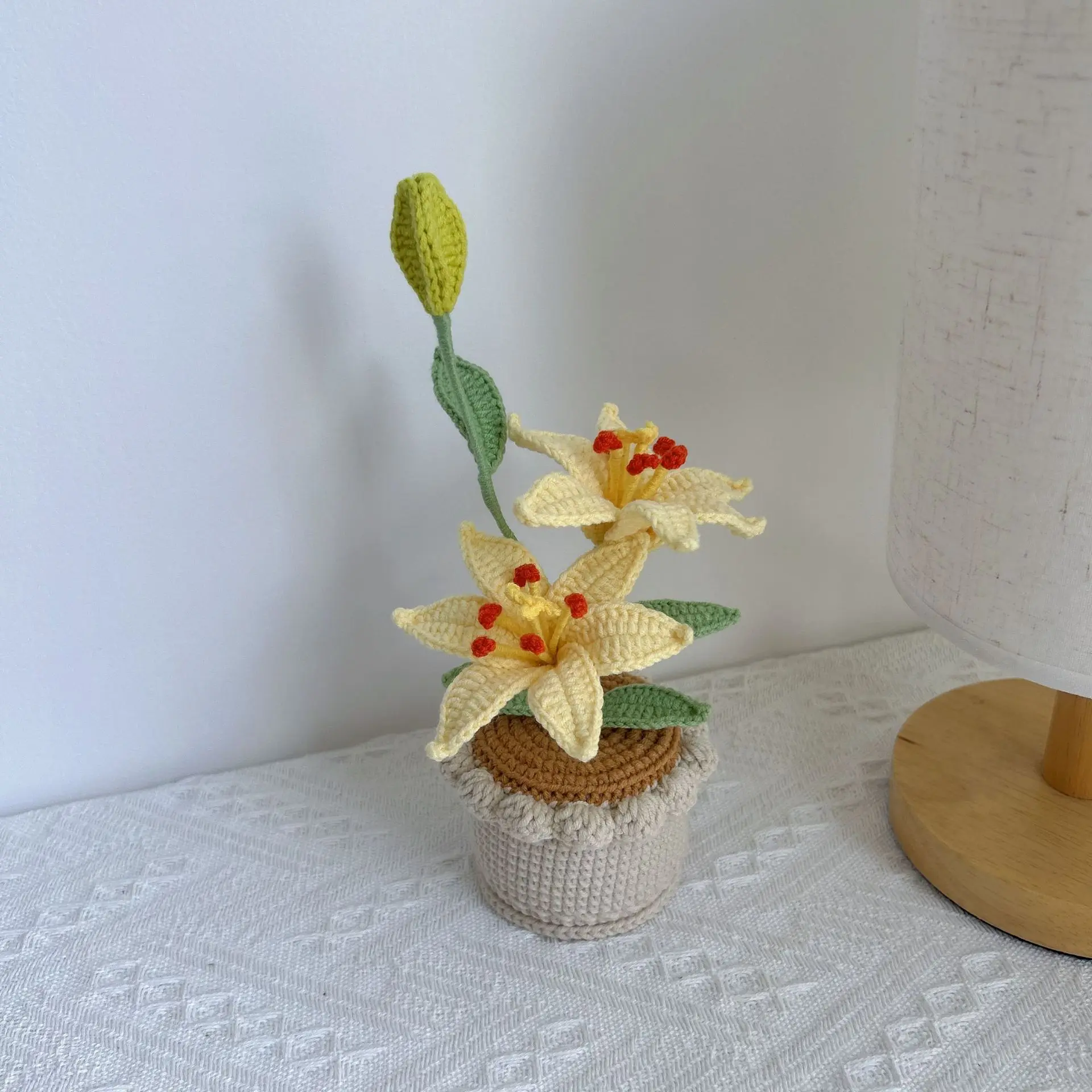 Vasos De Flores Trançados À Mão, Lindas Flores De Tricô, Plantas Artificiais.