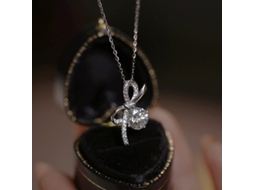Colar com Laço em Prata de Lei 925 , Design Luxuoso de Verão com Diamantes Brilhantes. MDUG (ouro Branco)