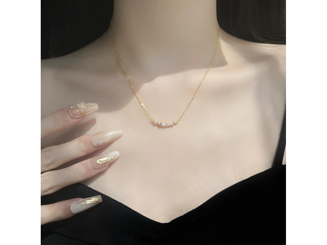 Colar em Prata de Lei 925 , com Design de Sorriso e Pingente Elegante Cravejado com Zircônias e Diamantes. MDUG (dourada)