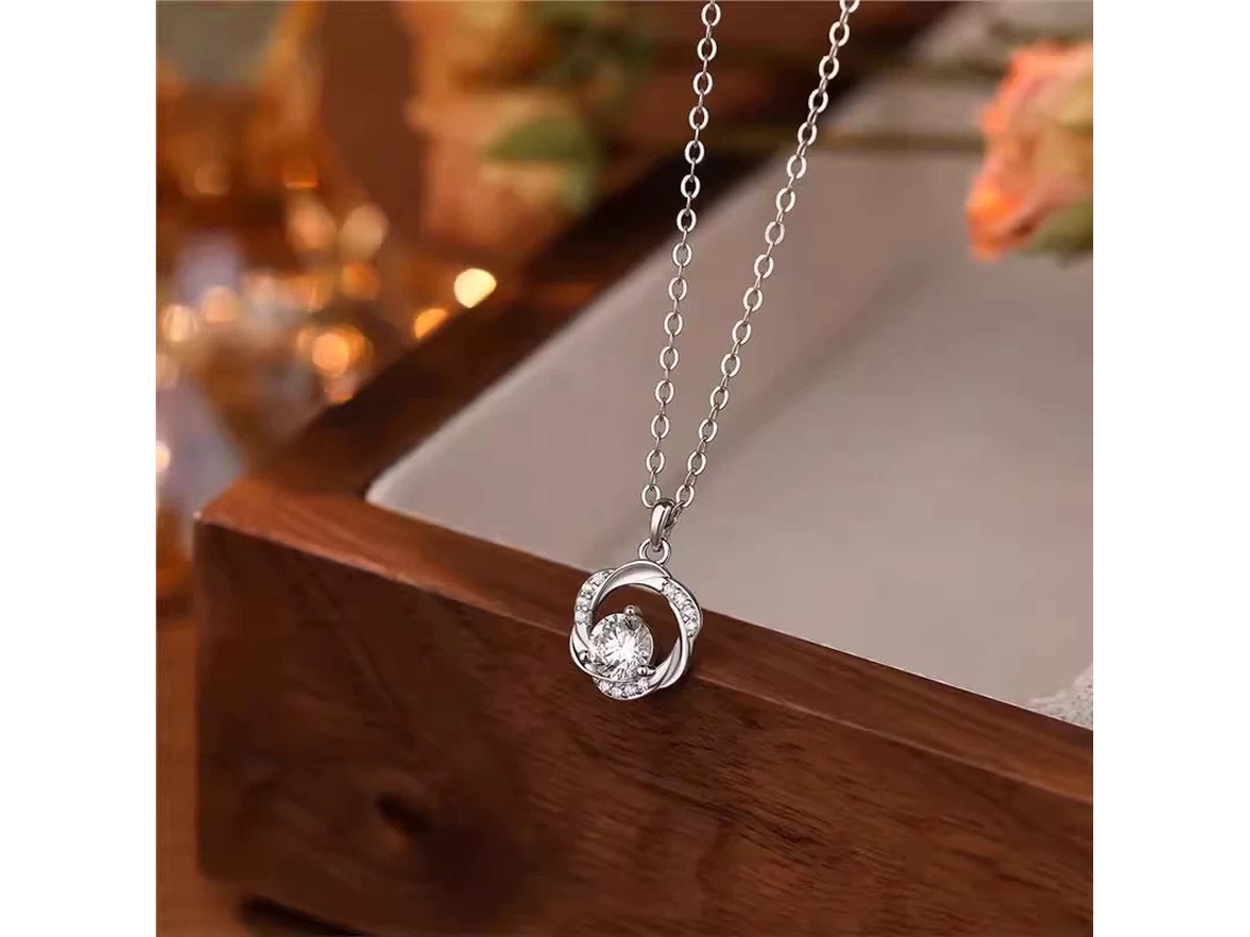 Colar em Prata de Lei 925 com Pingente em Fita de Möbius e Zircônia Cúbica para um Visual Sofisticado e Versátil. MDUG (ouro Branco)