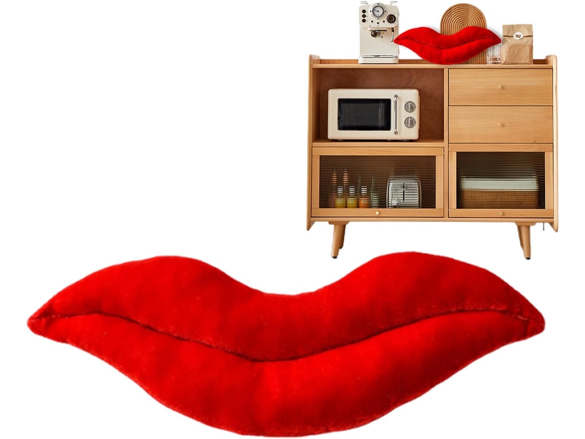 Almofadas Com Detalhes Em Vermelho, Almofadas 3d Em Formato De Lábios.