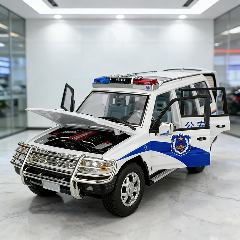 (branco) Miniatura De Carro Em Escala 1:18, Feita De Metal Fundido, Com Efeitos De Som E Luz.