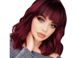 Peruca curta ondulada e cacheada estilo bob na cor vermelho vinho com franja.