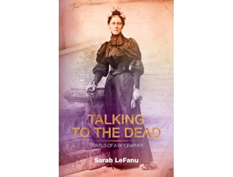 Livro Talking to the Dead Travels of a Biographer de Sarah LeFanu (Inglês)