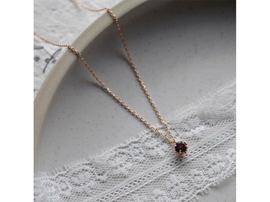 Colar com Pingente de Prata de Lei 925 e Zircônia Vermelha Granada Estilo Vintage e Requintado. MDUG