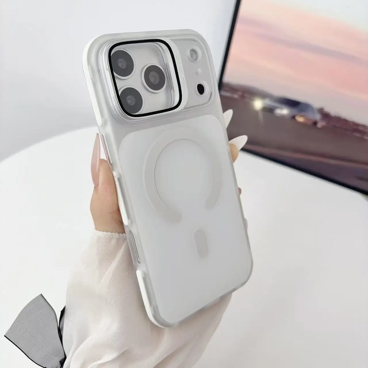 Capa Protetora Com Lente De Vidro Fosco E Resistente A Impactos (para Iphone 16 Pro Branco) Magsafe