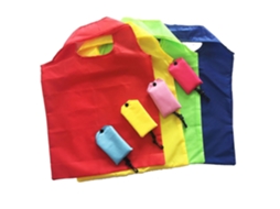 Conjunto de 4 Sacolas Reutilizáveis, Portáteis, Dobráveis, Ecológicas, em Nylon, para Compras no Supermercado. GOKOCO
