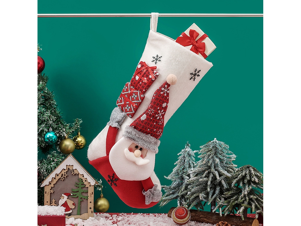 Árvore De Natal Laxiscreed Com Luzes Led, Frutos Vermelhos E Funciona Com 3 Pilhas Aa