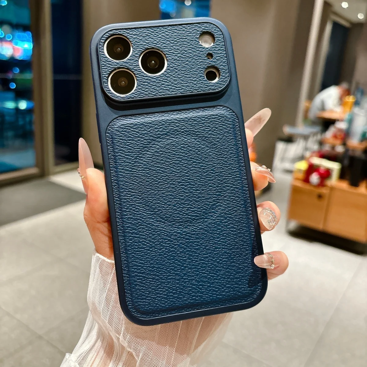 Capa Para Iphone 13 Azul Marinho Em Couro Fosco Com Janela Grande E Magsafe Magnético