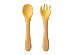 Conjunto de Dois Utensílios de Mesa para Bebê em Silicone e Madeira com Cabos de Madeira. MDUG (cor Wasabi)