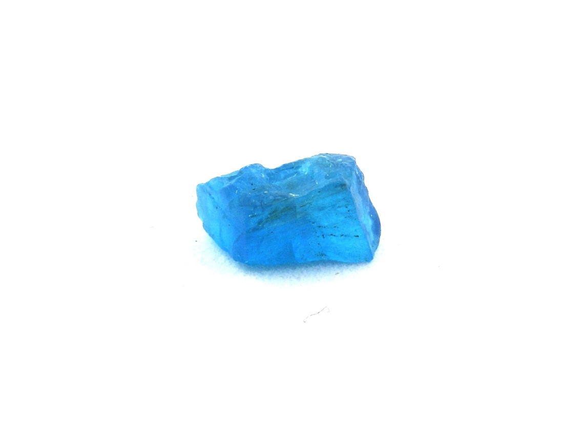 Apatite Azul Neon Pedra Natural de Madagascar Mina de Apatita Norcross-Madagascar Isoanala Betroka Pedra Preciosa para Litoterapia TRENDYFLAIR