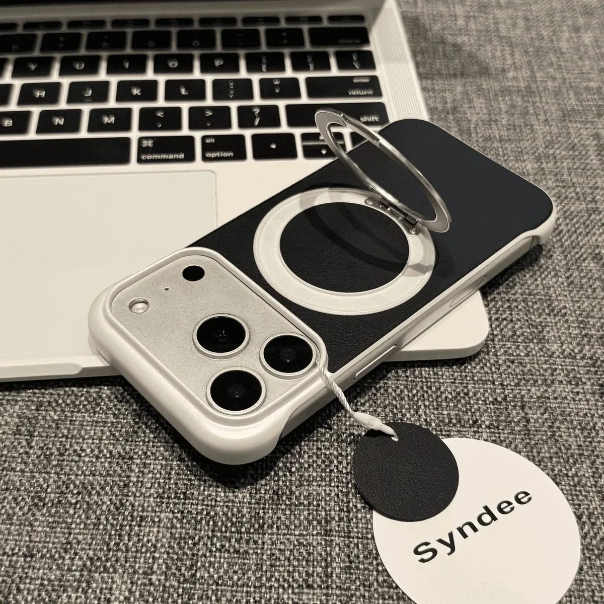 Capa Rígida Sem Moldura Em Couro Genuíno (iphone 16 Branco), Com Suporte De Anel Metálico E Magsafe.