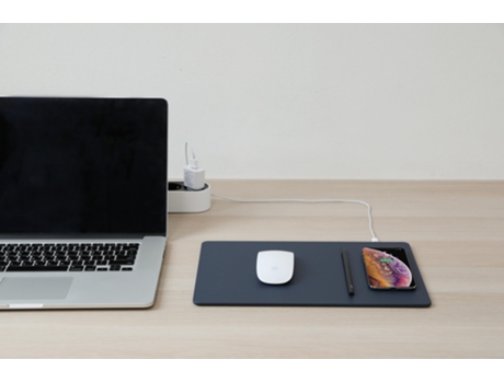 MOUSE PAD WITH HIGH-SPEED WIRELESS CHARGING .