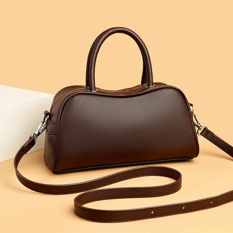 Bolsa Feminina (cor Café), Em Couro Pu, Modelo Simples E Casual.