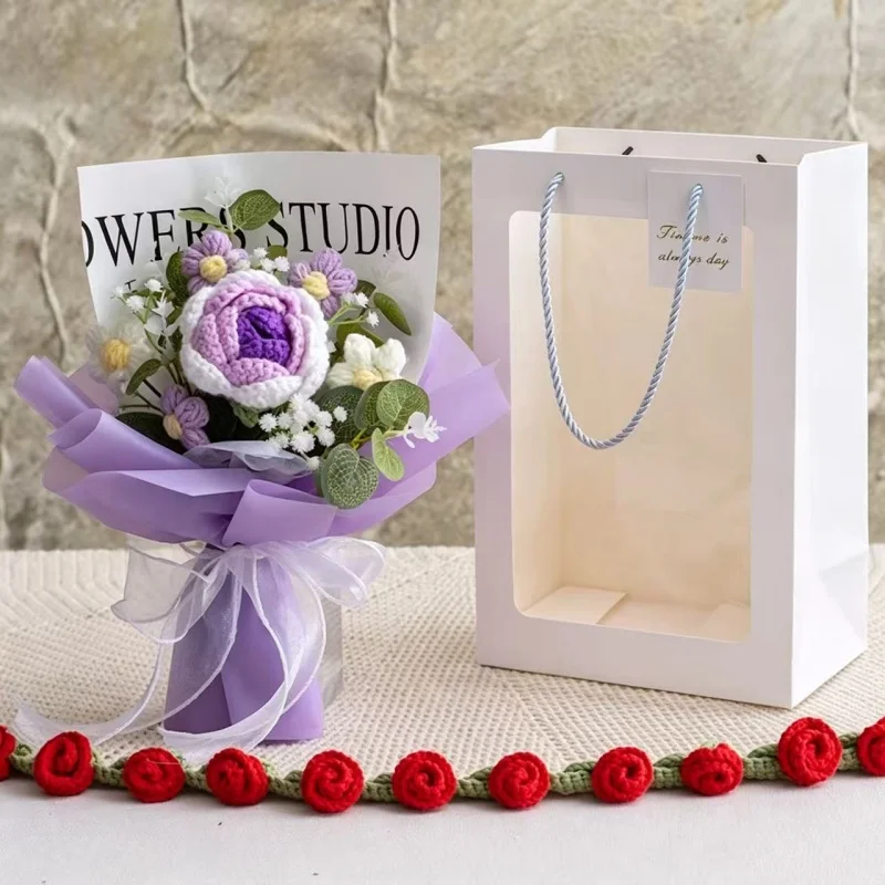 Rosas Artificiais De Crochê, Combinadas Com Um Buquê Para Bolsa, São O Presente Perfeito.
