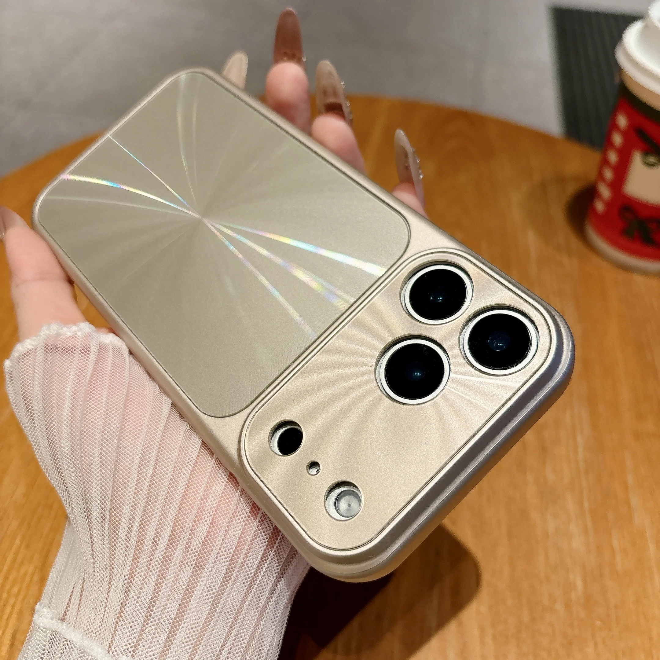 Capa Para Câmera Laser Aurora Dourada (iphone 17), Com Estrutura Resistente A Impactos E Capa Traseira Rígida.