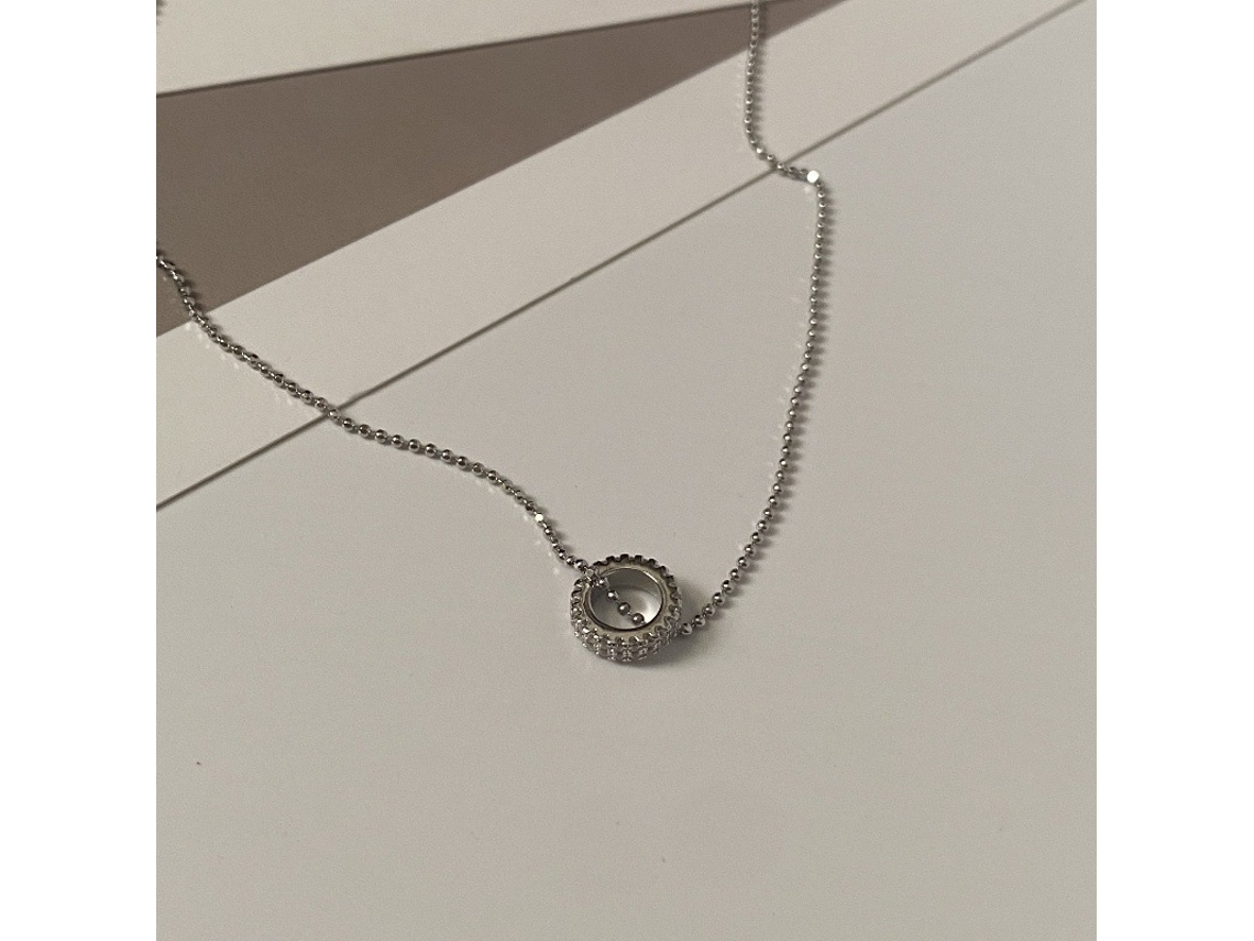 Colar Lucky Bead em Prata S925 com Banho de Ouro Branco: Design Minimalista e Elegante com um Toque Simples e Sofisticado. MDUG