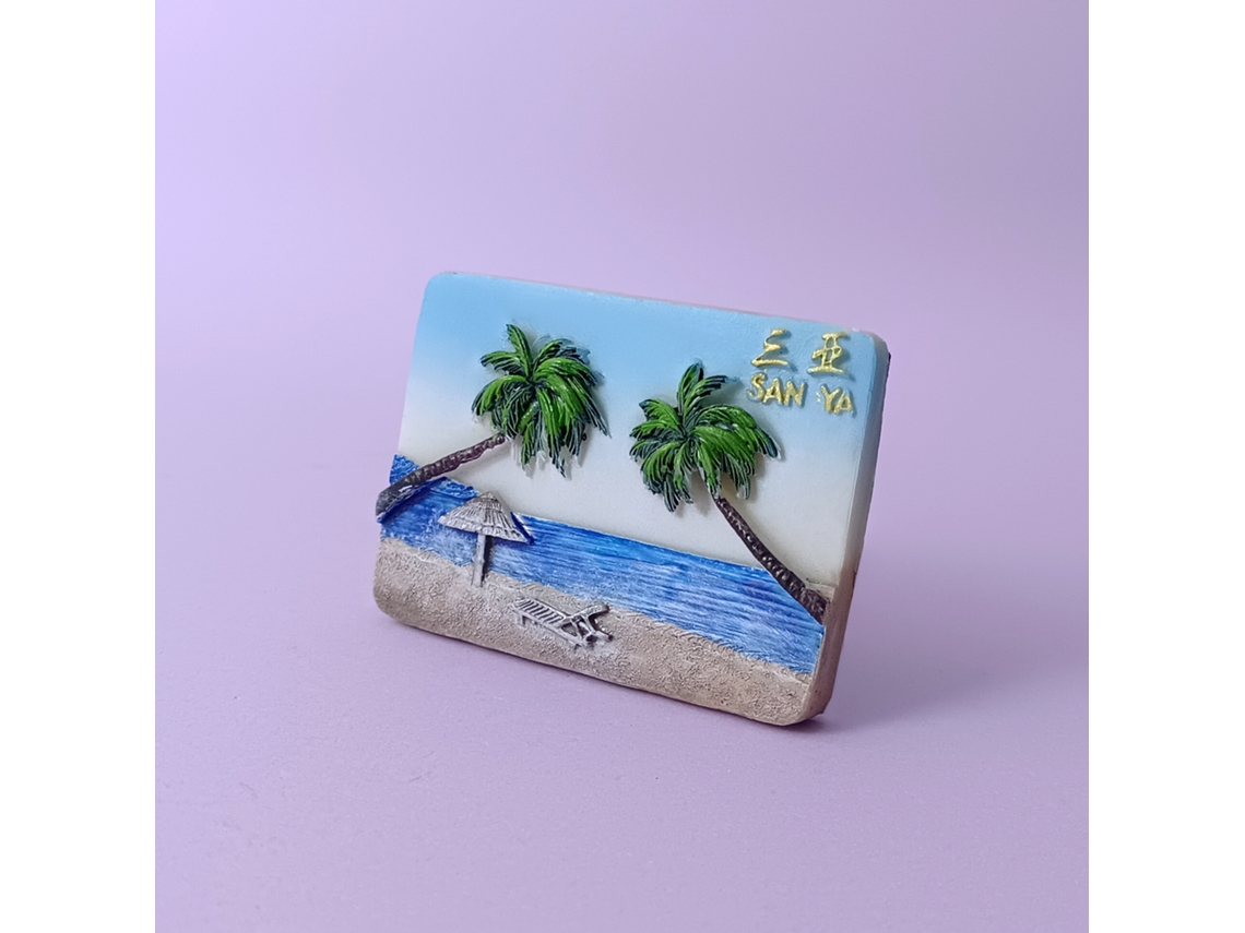 (praia De Sanya) Ímã De Geladeira Com Um Ponto Turístico No Estilo Hainan, Área Cênica Da Praia Com Coqueiros Em Sanya