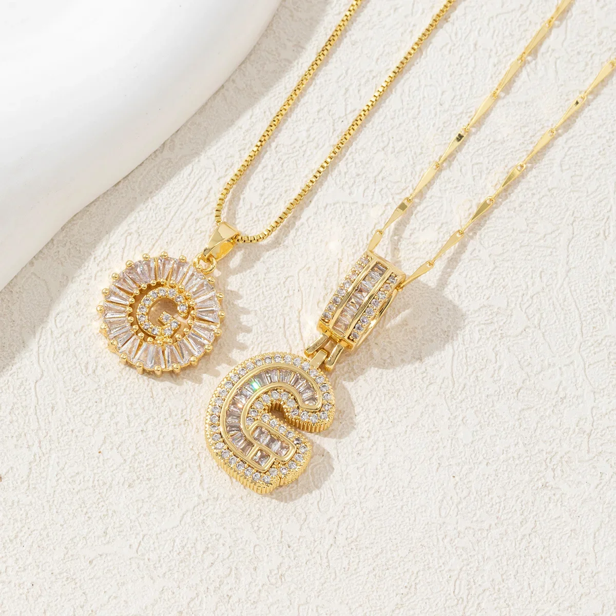 Colar Com Pingente De Letra E Flor Em Zircônia Cúbica (dourado), Em Latão, Ideal Para Presente De Aniversário De Casal.