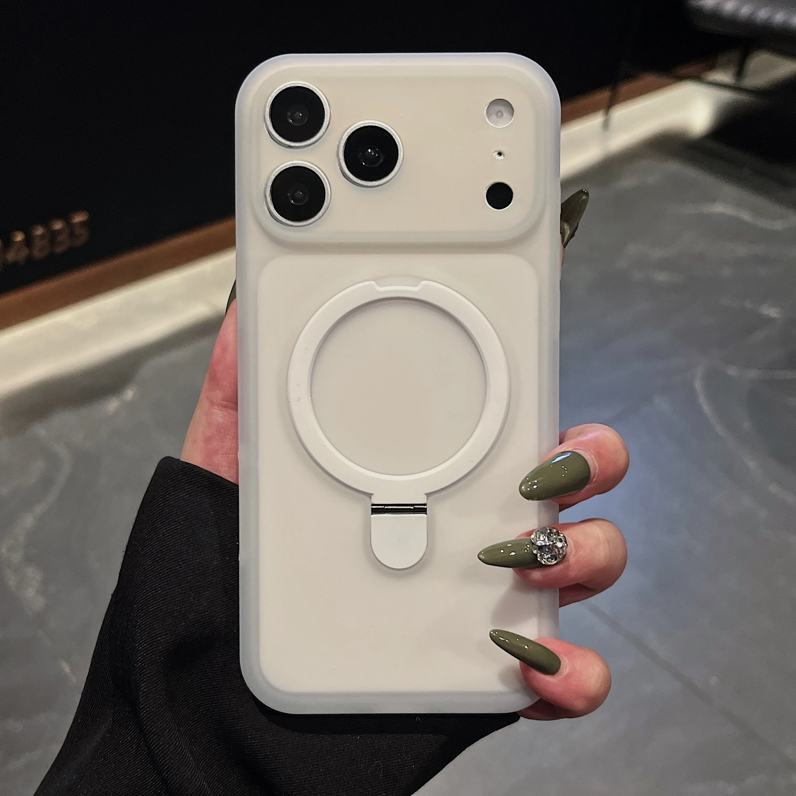 Capa Protetora De Silicone Líquido Macio Com Suporte, Função Magnética E À Prova De Choque (iphone 17).