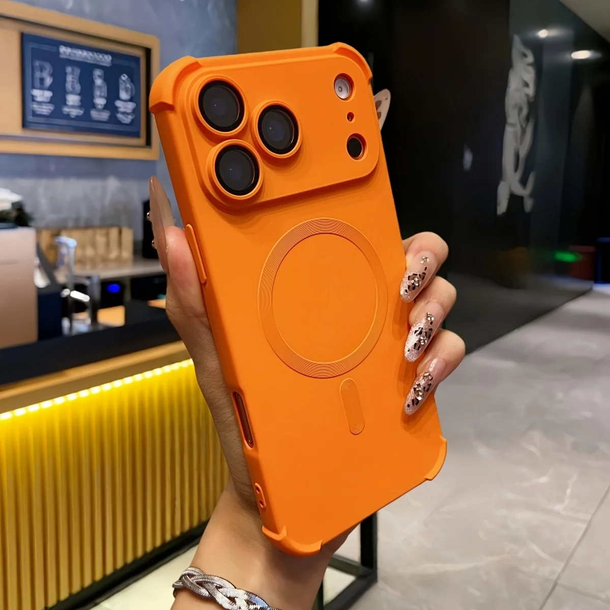 Capa Para Iphone 14 Plus Laranja Com Carregamento Magnético Sem Fio Magsafe E Estrutura Resistente A Impactos