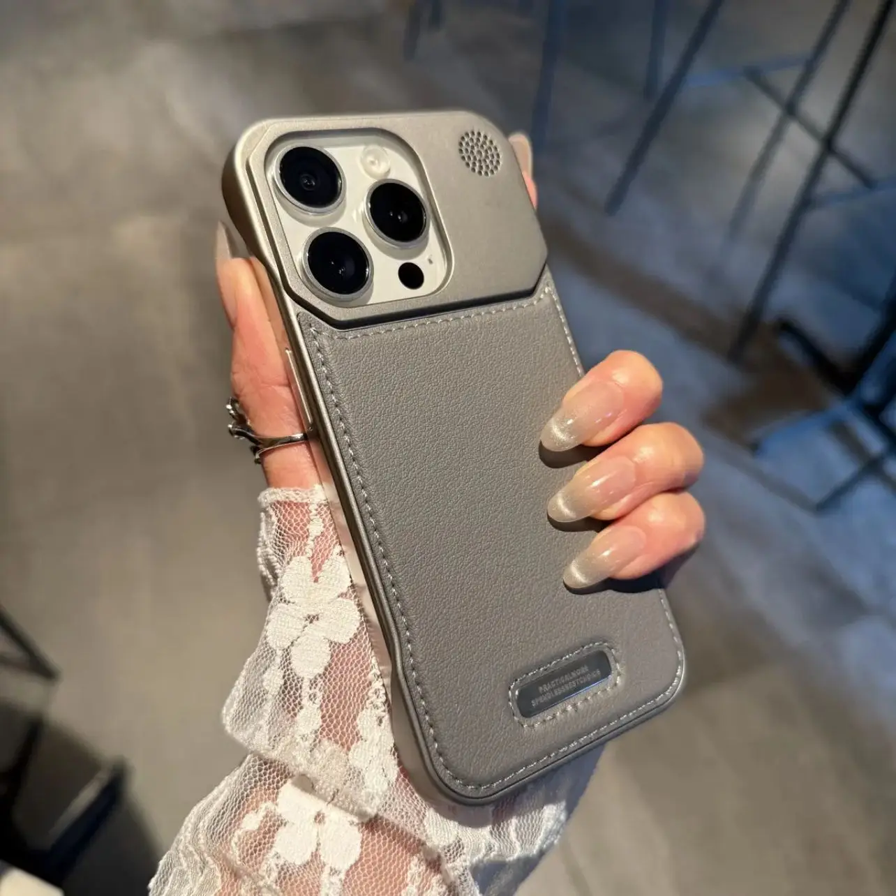 Capa Protetora De Couro Genuíno Sem Moldura (cinza Para Iphone 15), Com Função Magnética E Fragrância Sofisticada.