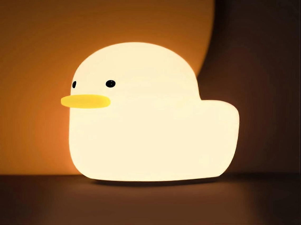 Luminária noturna Lurelia em formato de pato, feita de silicone resistente, recarregável via USB, com sensor de toque e portátil, ideal para bebês e crianças.
